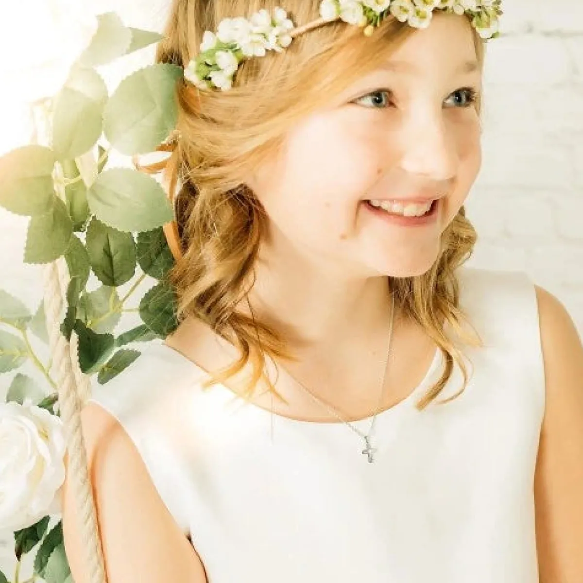 Schmuckladen AMOONIC Kreuz Kette "Aurora" Kreuzanhänger mit Zirkonia Stein - Kinder^ Konfirmation|Schmuck