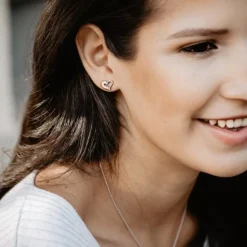 Schmuckladen AMOONIC Ohrstecker "Shiny" Herz Ohrringe mit 18 Zirkonia Steinen^ Ohrstecker|Schmuck