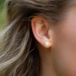 Schmuckladen AMOONIC Ohrstecker "Sparkling Pearl" Blumen Ohrringe mit Süßwasserperl^ Perlenohrringe|Ohrstecker